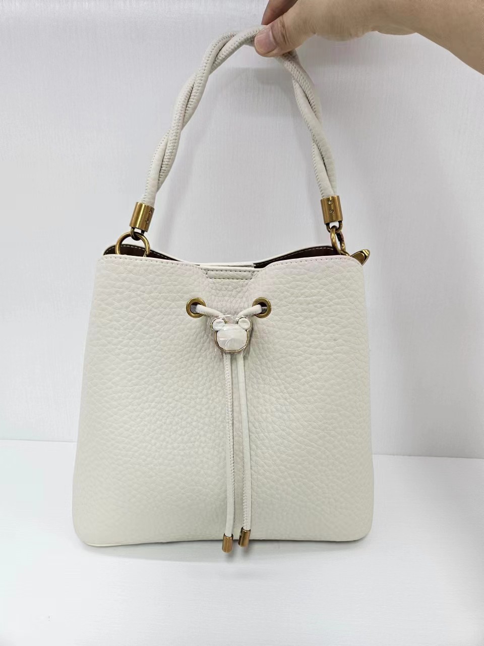 gucci sling handbag